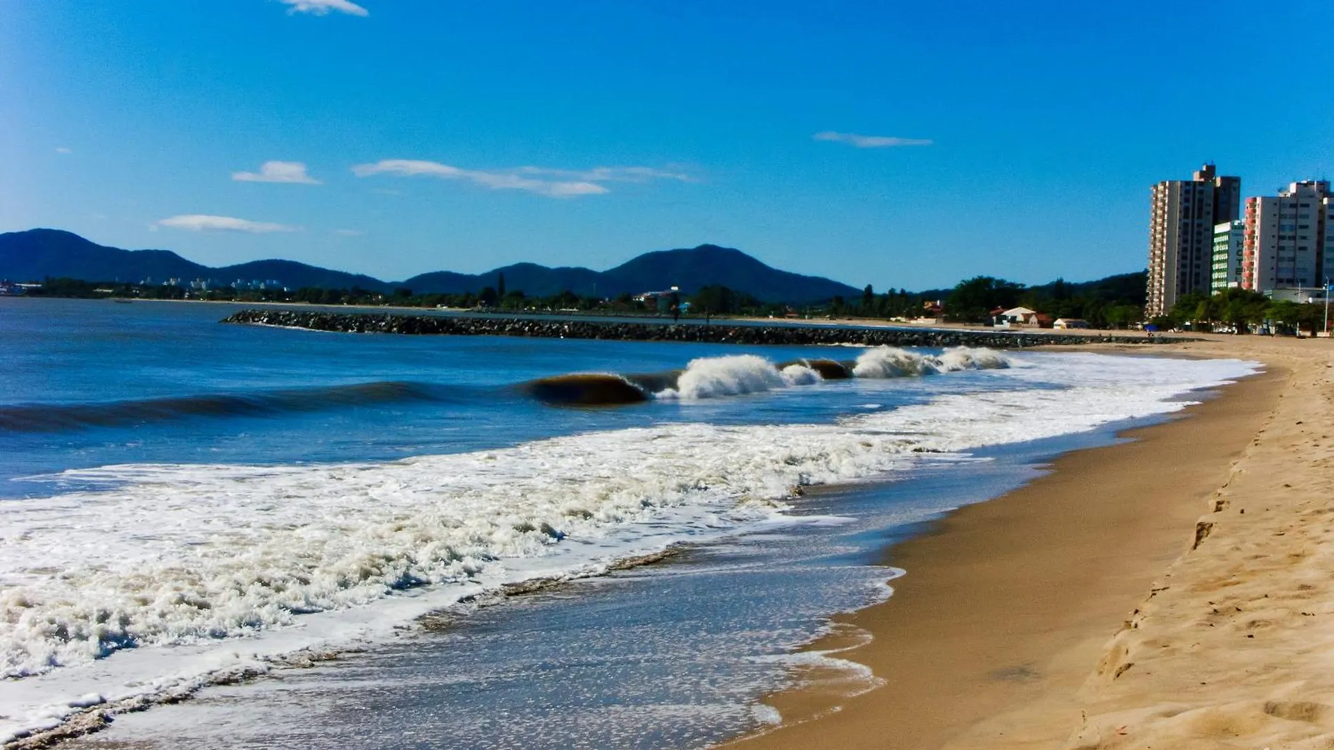 Apartamentos Em Bal Picarras 150 M Da Praia Com Sacada Wi Fi, Piscina, Portaria 24H, Playground E Vaga De Garagem 巴西