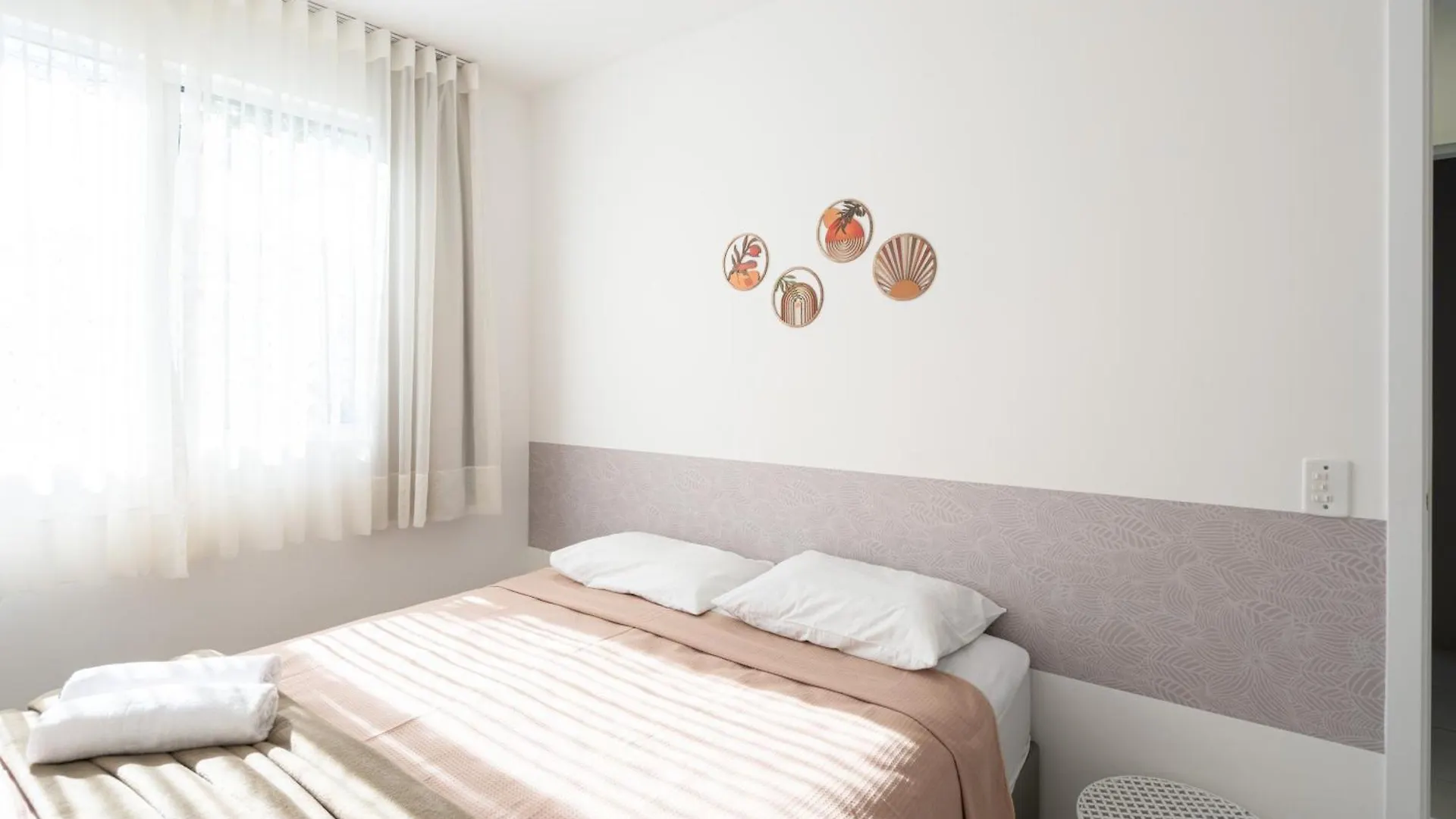 Apartamentos Em Bal Picarras 150 M Da Praia Com Sacada Wi Fi, Piscina, Portaria 24H, Playground E Vaga De Garagem