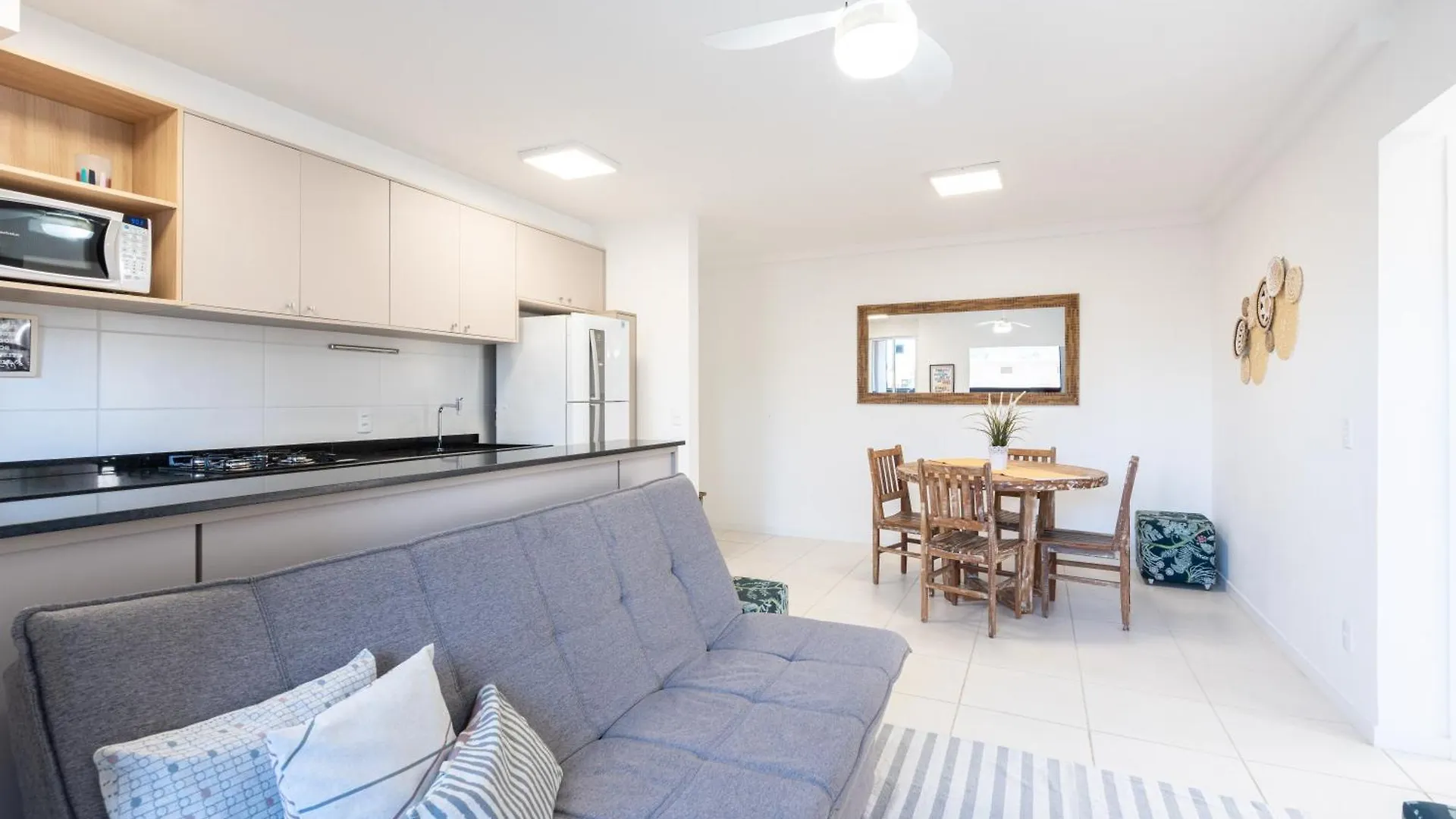 Apartamentos Em Bal Picarras 150 M Da Praia Com Sacada Wi Fi, Piscina, Portaria 24H, Playground E Vaga De Garagem